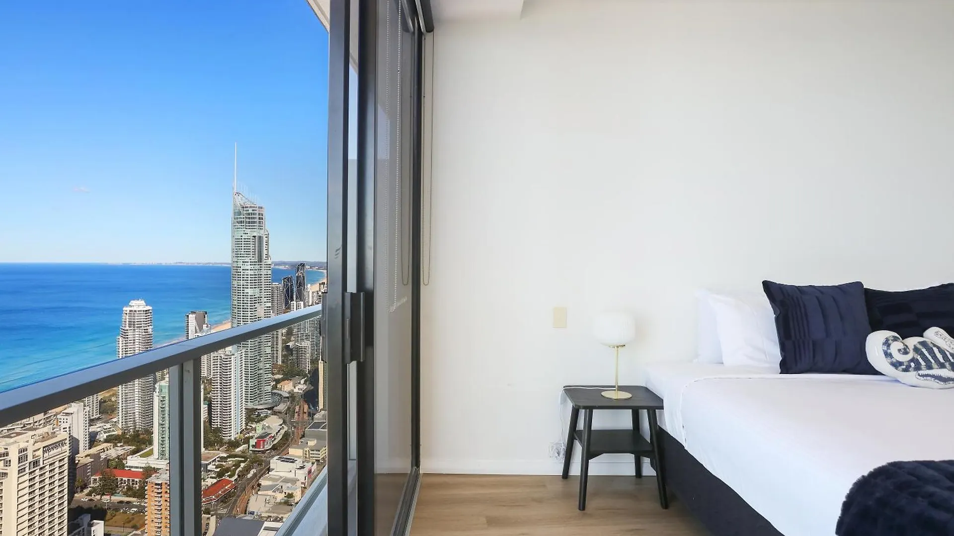 Circle On Cavill 60Fl 3 Brm Apartment With Amazing View! Gold Coast