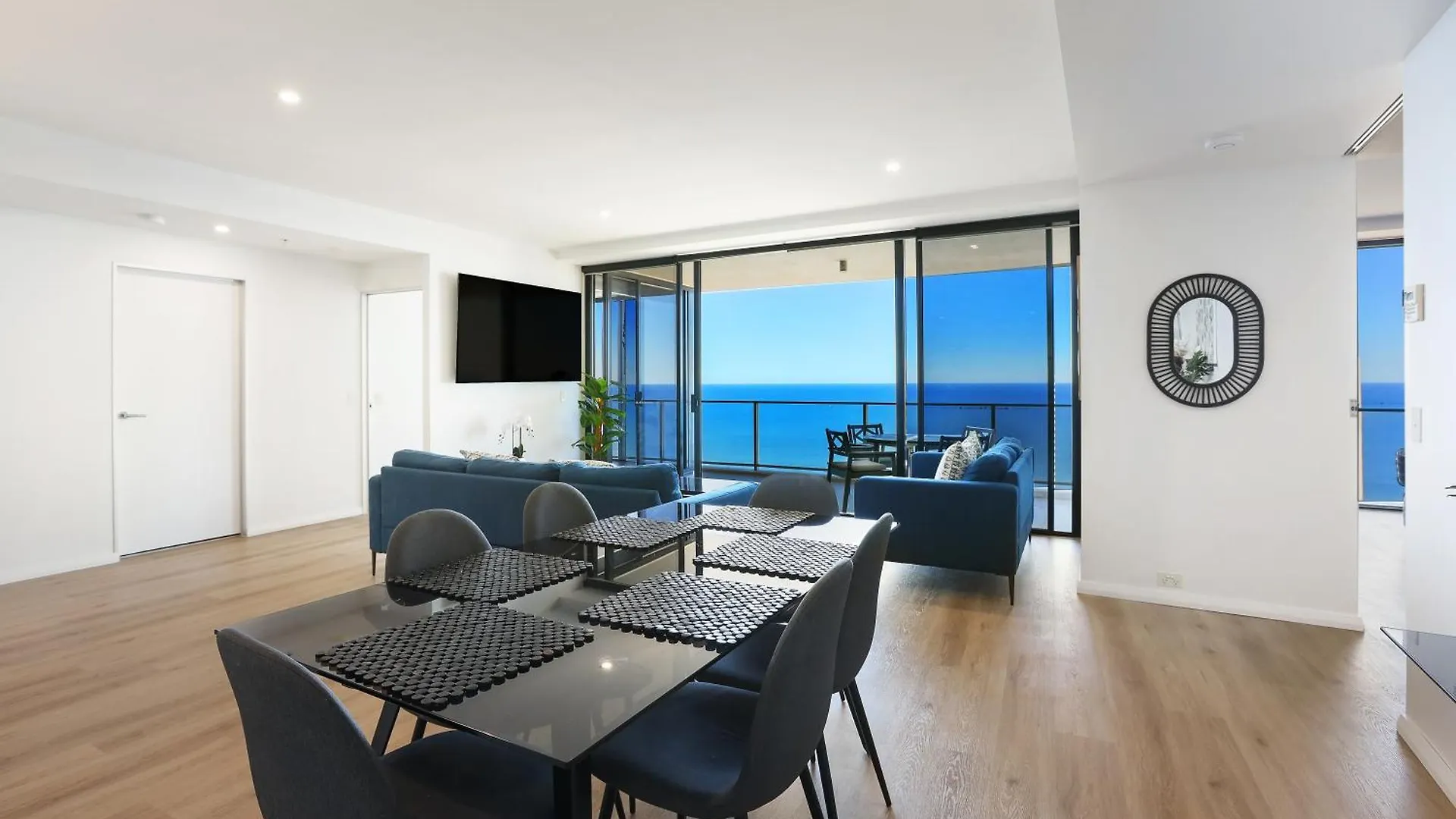 Circle On Cavill 60Fl 3 Brm Apartment With Amazing View! Gold Coast